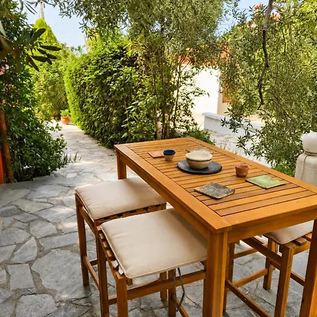 Summer House نيكيتي
