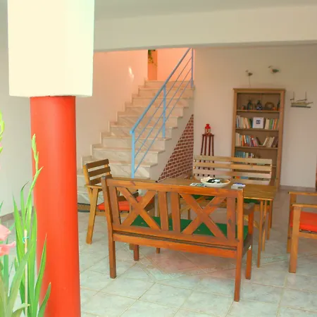 Summer House * ניקיטי